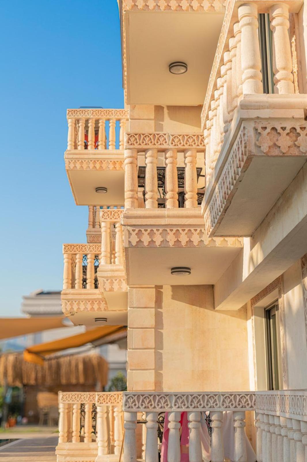 Kalender Pansion Aparthotel Fethiye Exterior foto